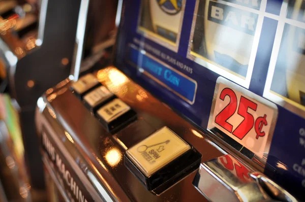 maxwin5000 Bandar Poker live dealer studio with HD broadcast