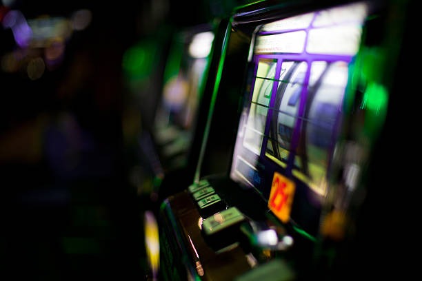 Live betting market types and odds expansion interface